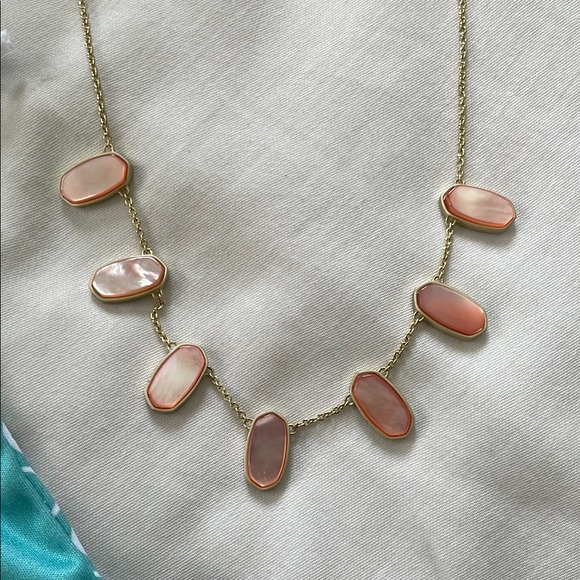 NWT Kendra Scott Gold meadow peach mop necklace - Picture 2 of 7